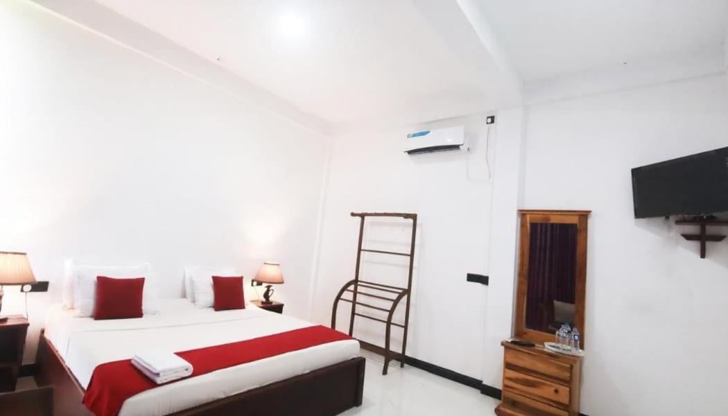 Ciel Star Anuradhapura Hotel Bagian luar foto