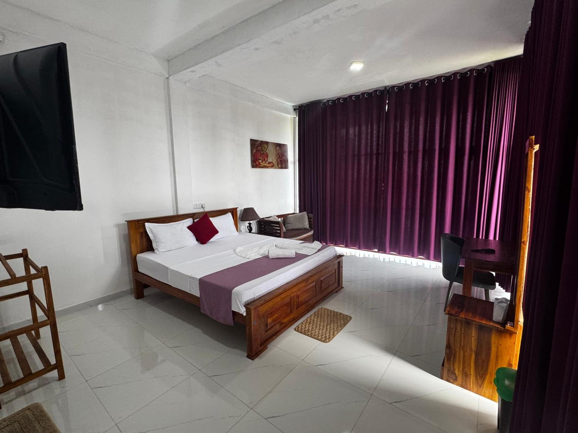 Ciel Star Anuradhapura Hotel Bagian luar foto